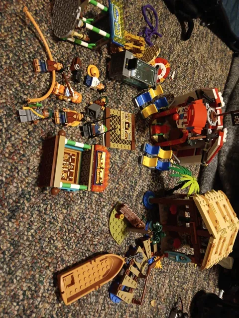 Lego One Piece Lot With Near Complete Sets And Minifigures Plus Wanted Posters