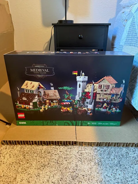 LEGO Icons Medieval Town Square 10332 Castle Complete Set 3304 pcs