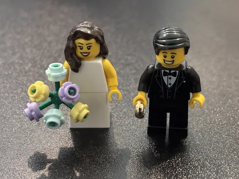 NEW LEGO Bride and Groom Minifigures – Wedding Couple with Bouquet & Ring
