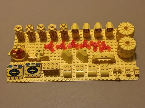 Lot Of Vintage 1990s LEGO Pieces From Aquanauts Theme Sets 6175,6195,1822