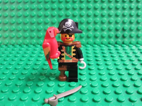 Captain Redbeard Parrot 6250 6276 6285 Pirates 1 LEGO Vintage Minifigure SS17