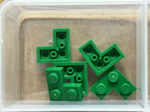 LEGO Parts - Green Plate 2 x 2 Corner - No 2420 - QTY 5