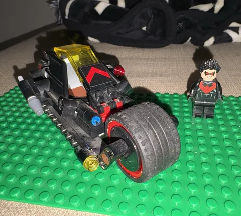 LEGO Nightwing Minifigure + Motorcycle