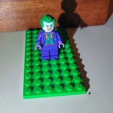 LEGO Batman Movie The Joker Minifigure Purple Suit Green Hair w/ Green Baseplate