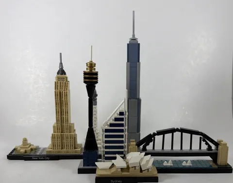 LEGO New York City Skyline 21028 & Sydney Skyline 21032 - Read