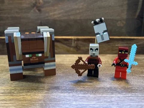 LEGO Minecraft: The Illager Raid (21160) - Pillager w/banner&bow, Kai, Ravager