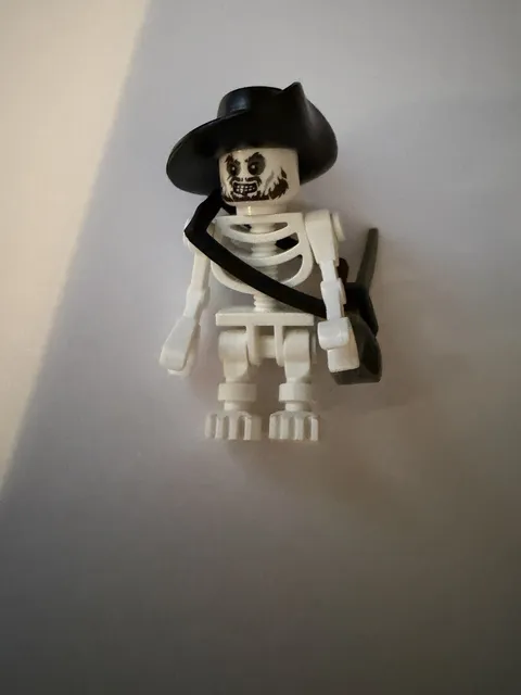 Lego Pirates of the Caribbean Captain Barbossa (Skeleton) Minifigure poc003