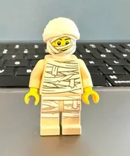 LEGO BAM 2025 Halloween Minifigure - Tan Mummy Costume Guy hol396