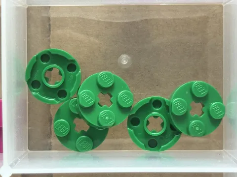LEGO Parts - Green Plate, Round 2 x 2 with Axle Hole - No 4032 - QTY 5