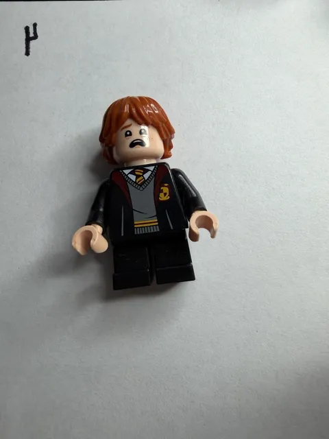 Lego Ron Weasley 76387 Gryffindor Robe, Shirt and Tie Harry Potter Minifigure