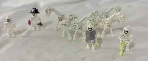 Lego Skeleton & Skeletal Horses Lot Of 8 Glow In The Dark  Minifigures Pirate
