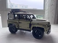 LEGO TECHNIC: Land Rover Defender (42110)