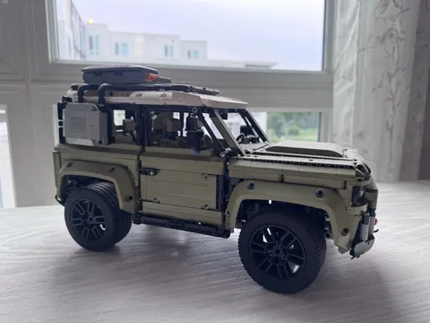 LEGO TECHNIC: Land Rover Defender (42110)