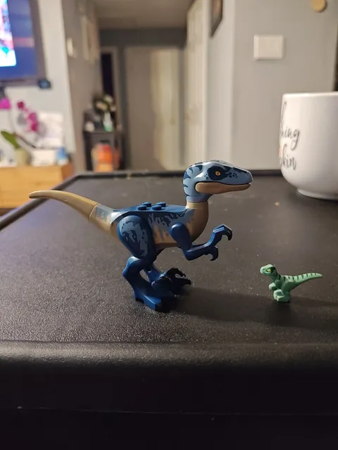 LEGO Raptor13 and Dinosaur - Baby Sand Green W/Green Stripes Jurassic World