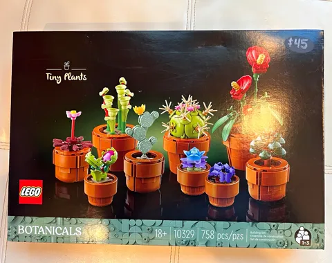 LEGO Botanicals Tiny Plants 10329 Brick Separator Included 758 pcs Ages 18+