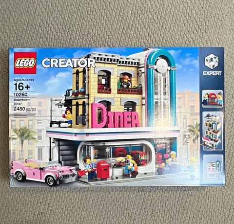 LEGO Creator Expert Downtown Diner 10260 2480pcs 16+ Brick Separator Box