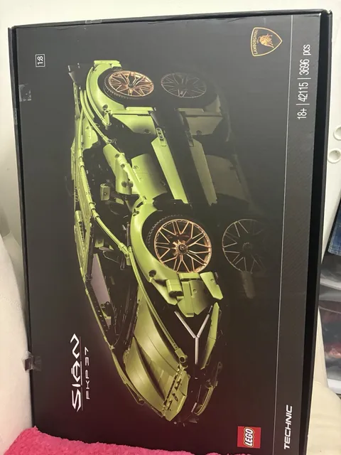 LEGO Technic Lamborghini Sián & Bugatti Chiron – Sold As-Is