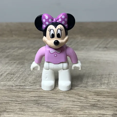 LEGO Duplo Disney Minnie Mouse Figure Minnie's Bowtique Pink Bow Shirt