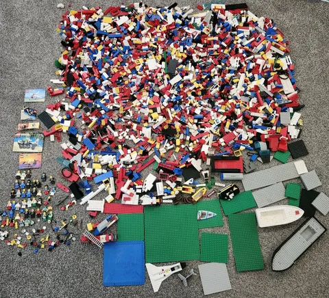 LEGO 21 lb Vintage Bulk Lot Collection Parts and Pieces Pirates City Castle 80's