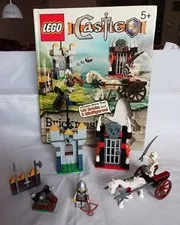 Lego Castle Brickmaster DK Book Complete Set w/ 2 minifigures Book