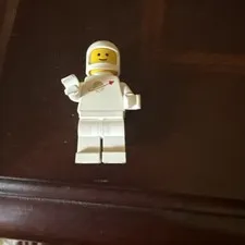 LEGO Classic Spaceman Vintage Minifigure White Spaceman And  Airtanks  - Read