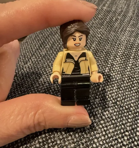 LEGO Star Wars Minifigure Qi'ra 75212  Excellent Shape Genuine