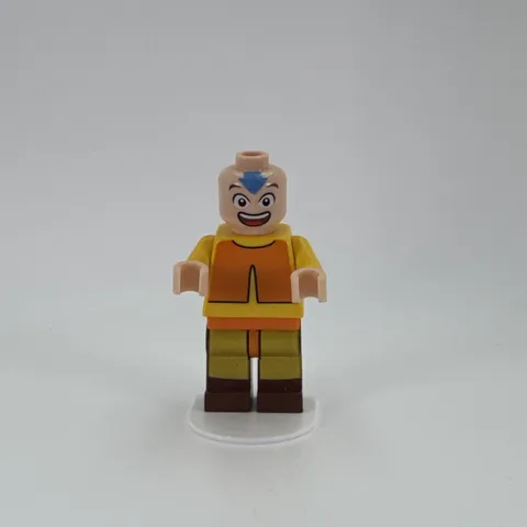 LEGO Avatar the Last Airbender Aang Minifigure RARE ava001 CRACK ON TORSO