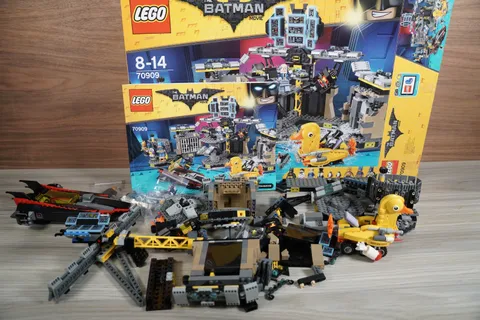 LEGO Batman Movie: Batcave Break-In (70909) 100% complete w/ box & manual CLEAN