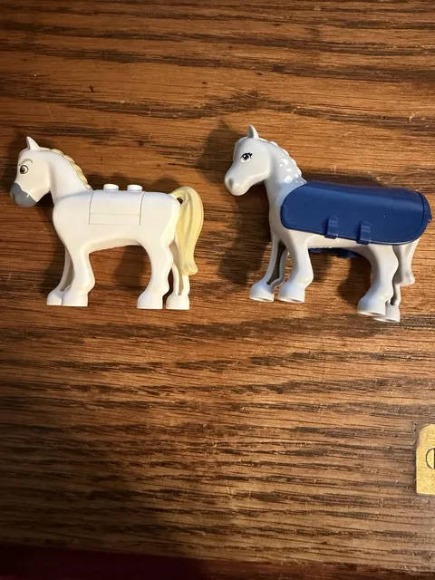 LEGO FRIENDS WHITE HORSE AND GRAY SPECKLED HORSE MINIFIGURES WITH FREE SHIPPING