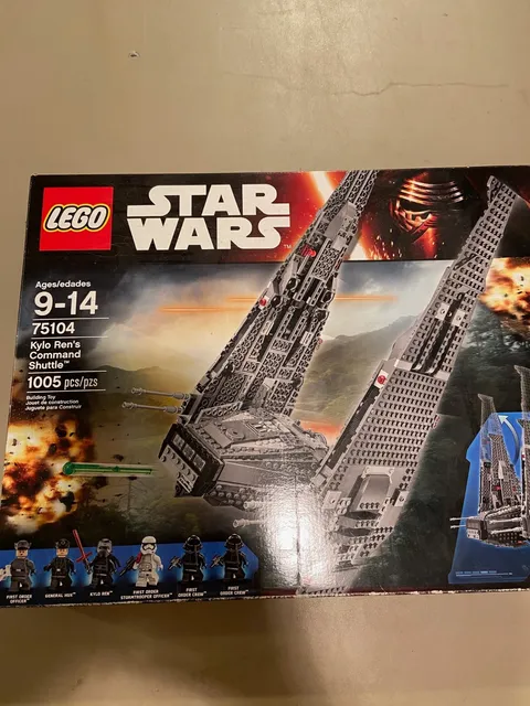 75104 Lego Kylo Ren Command Shuttle. Used. with Instructions. See note