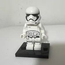 LEGO Star Wars (first order) Stormtrooper minifigure white armor w/ helmet