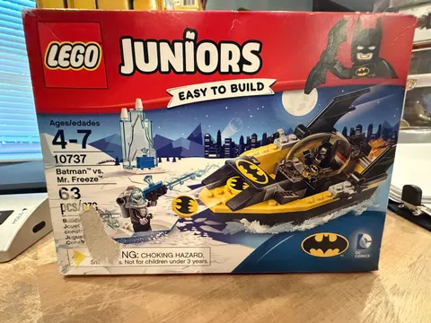 LEGO Juniors: Batman vs. Mr. Freeze (10737) FACTORY SEALED (Box Damage)