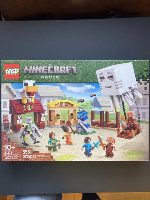 Lego Minecraft – The Ghast Balloon Village Attack – 21273 – New – 6 Minifigures