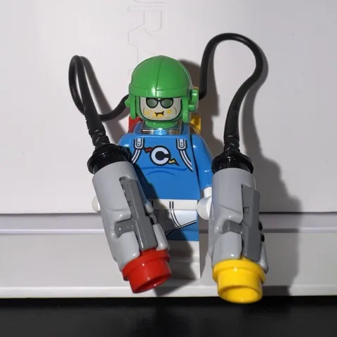 LEGO Batman condiment king mini figure comes with everything perfect condition.