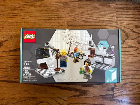 LEGO Ideas Research Institute (21110) NEW & SEALED IN ORIGINAL BOX