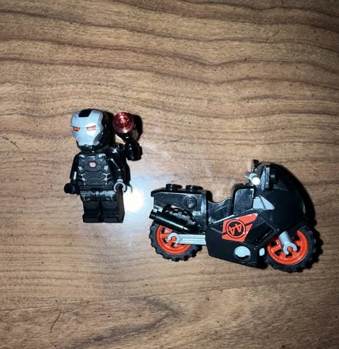 Lego Marvel Super Heroes War Machine Minifigure 76051 With Motorcycle