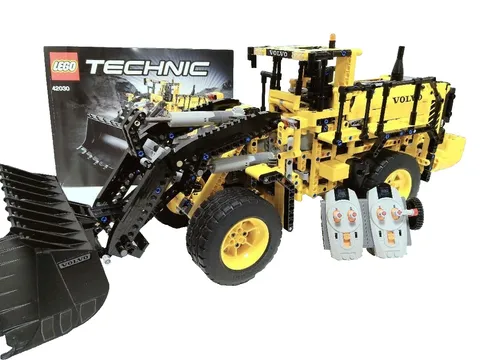 LEGO 42030 Volvo L350F Wheel Loader Technic Licensed 2014 without Box