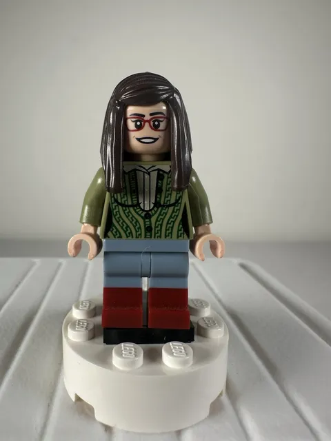 LEGO IDEAS Amy Farrah Fowler Minifigure The Big Bang Theory 21302