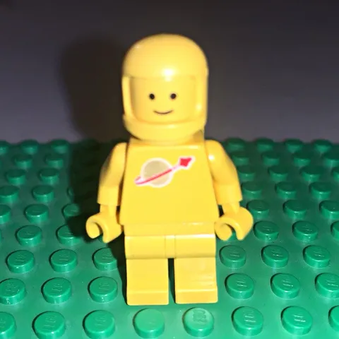 LEGO Classic Space Yellow Astronaut/Spaceman Minifigure w/ Air Tanks SP007