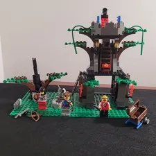 LEGO 6046 Hemlock Stronghold Castle Dark Forest 95% Complete W/ 2 Minifigures