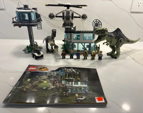 LEGO Jurassic World 76949 Giganotosaurus & Therizinosaurus Attack 810pc