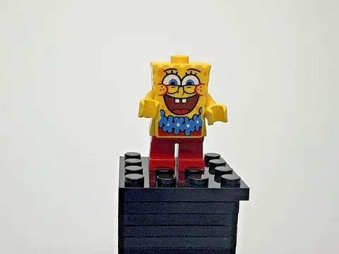 LEGO SPONGEBOB SQUAREPANTS Minifigure - Beach SpongeBob Blue Lei - BOB036