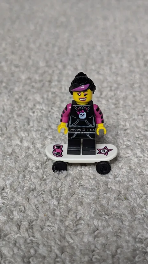 Lego Skater Girl Series 6 Collectible Minifigure Set 8827 NEW RARE!