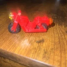 Lego Vintage Motorcycle for Minifigs Red w/rare Yellow Headlight & Red Taillight