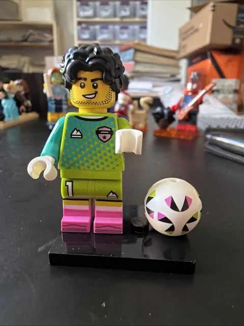 2026 LEGO Series 29 Collectible Minifigures 71052 - Soccer Goalkeeper A14-31