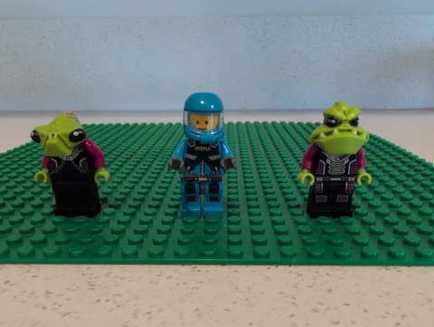 (Lot of 3) LEGO Space Alien Conquest, Alien Defense Soldier, Pilot, and Trooper