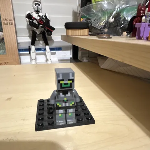 LEGO Minecraft skull player 1 good con