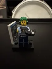 LEGO Minifigures Gamer Minifigure Green Hair w/ Headphones, Tile, Stand
