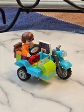 LEGO Scooby-Doo Velma Dinkley Minifigure scd005 With Motorcycle Sidecar 75904