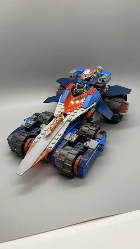 Lego Nexo Knights Clays Rumble Blade 70315 see description 